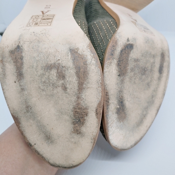 Anthropologie Olive Green Mini Gold Studded Suede Heeled Booties Sz 8 Modern - Picture 9 of 15